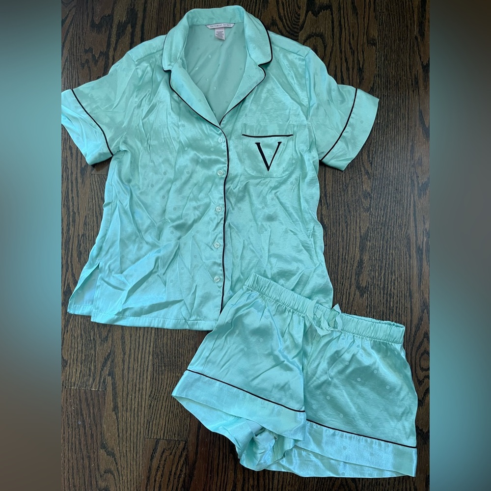 Victoria’s Secret Pajama Set Shirt Shorts Sage Green Sleepwear polka dots Sz. XS